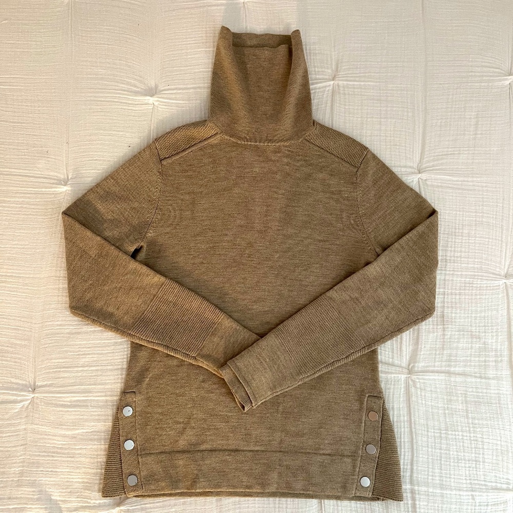Athleta Beige Long Sleeve Turtleneck Sweater with Silver Button Accents Size XS